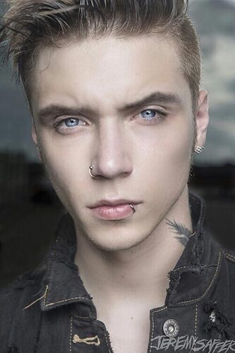 Andy-Biersack-2015