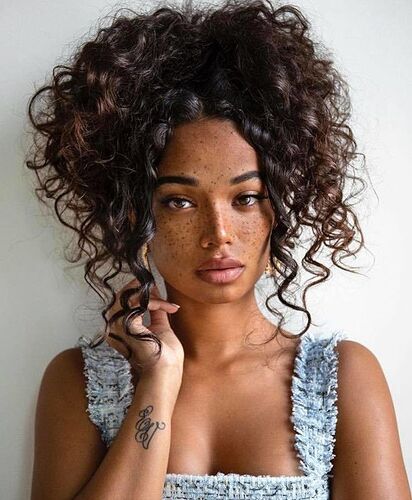 The Prettiest Curly Hairstyles For Long Hair to Recreate Now
